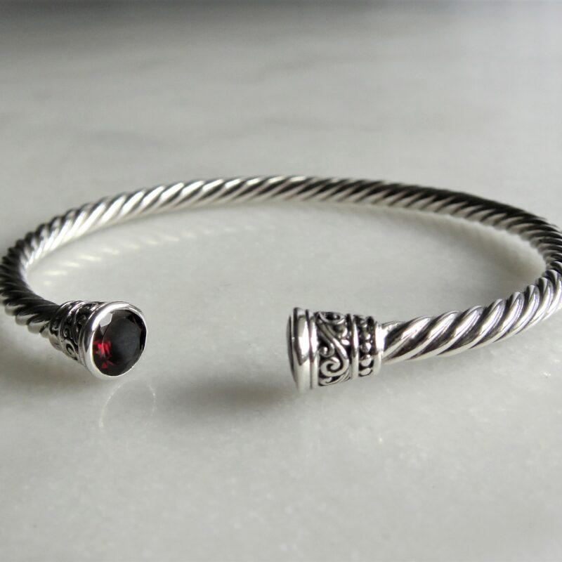 Bracelet jonc argent torsadé avec grenat – vue principale